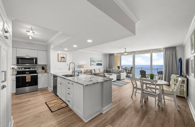 Amazing Balcony View-Beachfront-Steps to Beach-King Bed-3 Pools-Starbucks