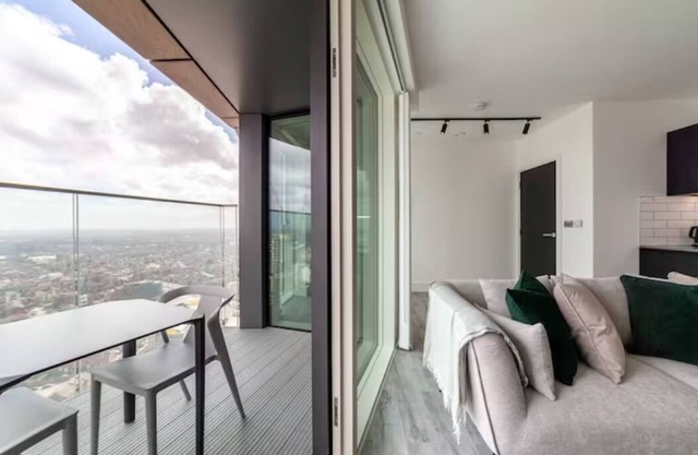 Amazing Brand New Flat w/Balcony, North Acton