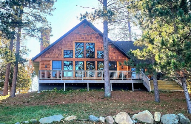 Amazing Cabin on Washburn Lake. Family friendly, gorgeous views, and fun for all