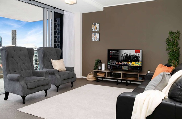 Amazing City & River Views|Large Family Apartment