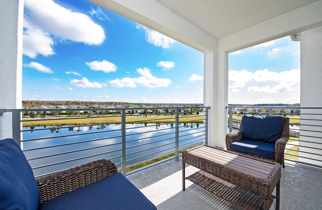 Amazing complex 🦦- Near Disney 🐭- Best Clubhouse 🏊‍♂️