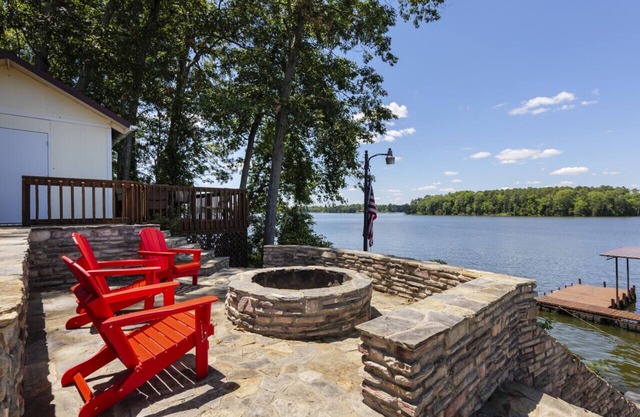 Amazing firepit, dock, and lake toys with a view
