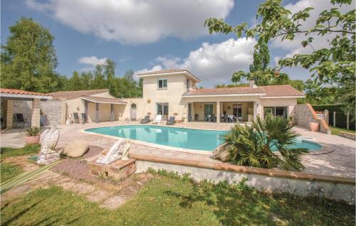 Amazing Home In Saint-Vivien-De-Medoc