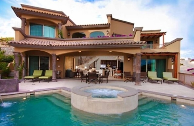 Amazing Home, Great View, Close to Downtown, Pool, Luxury!