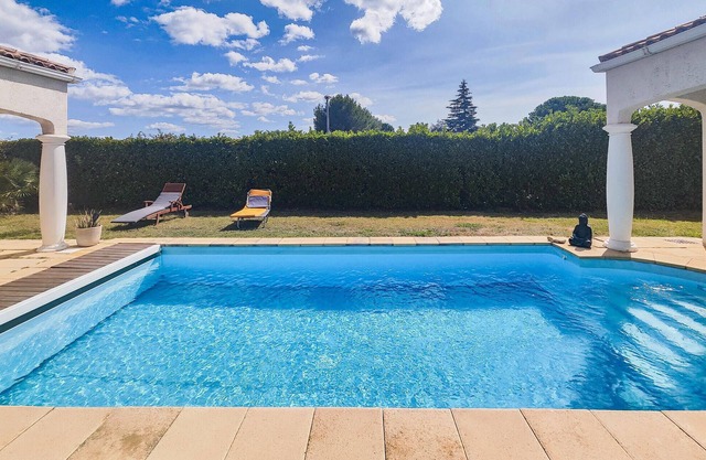 Amazing home in Creissan