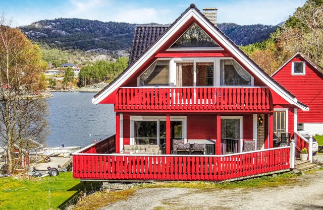 Amazing home in Nordtveitgrend