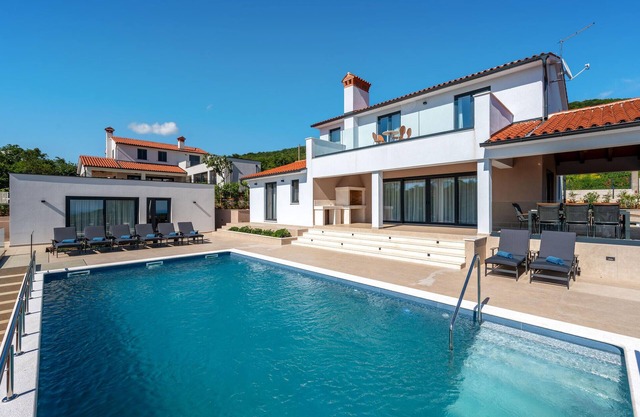 Amazing home in Trget with kitchen