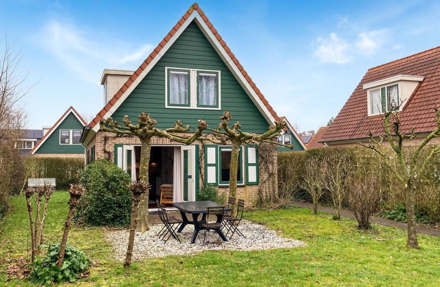 Amazing home in Zonnemaire with WiFi