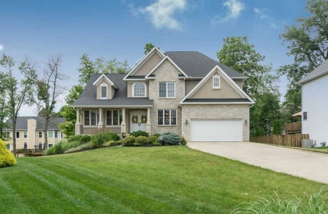 Amazing Home Near IU's Campus with INDOOR Basketball Gym & Weight Room
