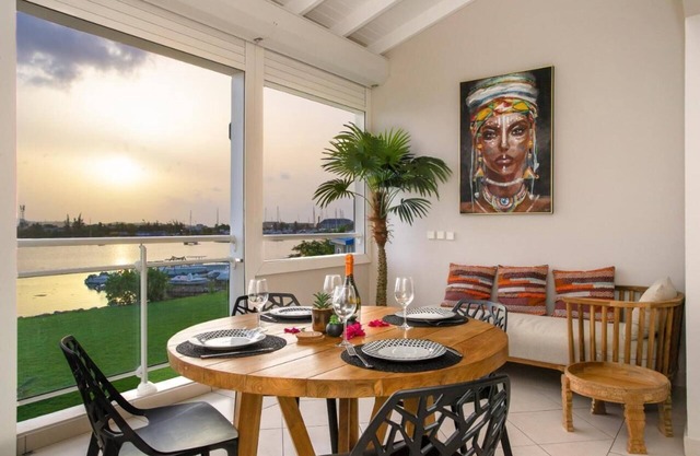 Amazing lagoon view ! Beautiful 2 BR apartment