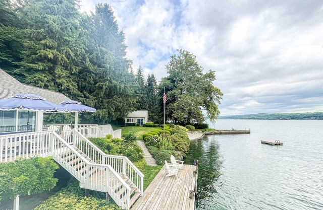 Amazing Lake House With Private Beach And Docks