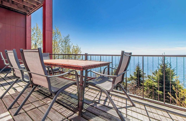 Amazing Lake Superior Views, Lake Access, Bike Trail, Garage, Close to Parks/Hik