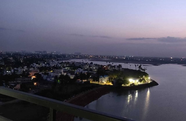 Amazing Lake View Sky Condo | Luxury 3 Bedroom Apartment in the city