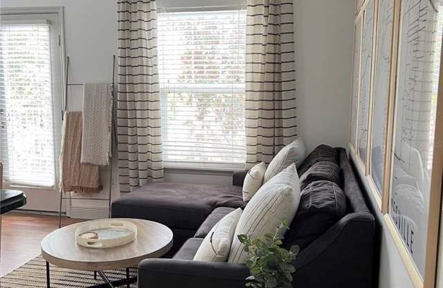 Amazing Location! Alberts Place @ Midtown w/parking Walk to UF and the Stadium.