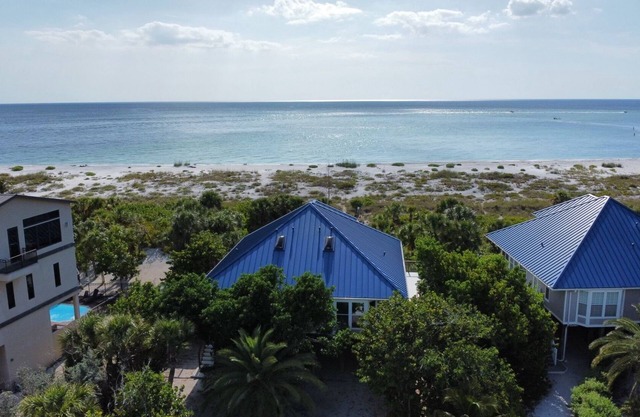 AMAZING, LUXURIOUS & TRUE OCEAN BEACH FRONT! WHOLE DUPLEX! ISLAND CLUB INCLUDED!