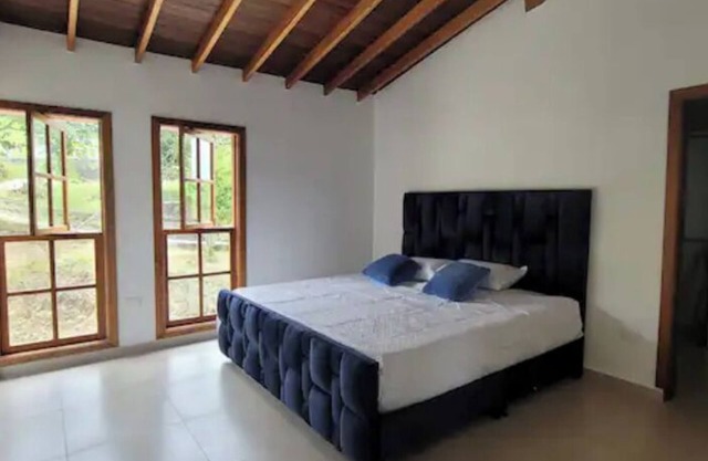 Amazing Medellín Views, Modern Villa with Jacuzzi