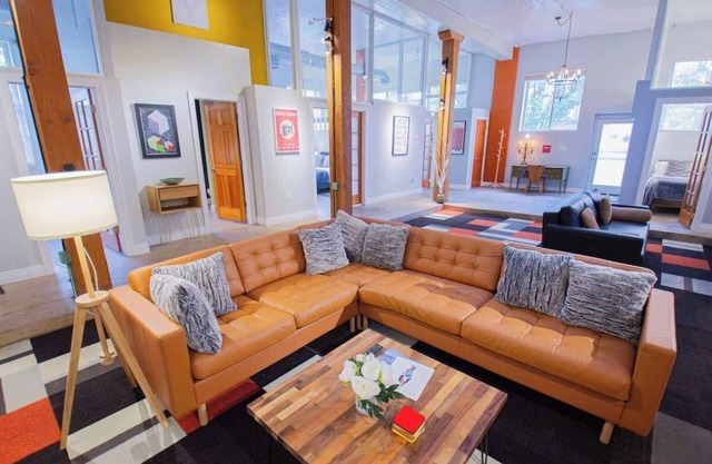 Amazing Modern Loft in Rino Art District-Four King