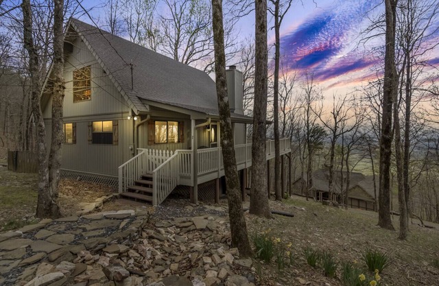 Amazing Mountain Scenes, Hot Tub, Pet Friendly