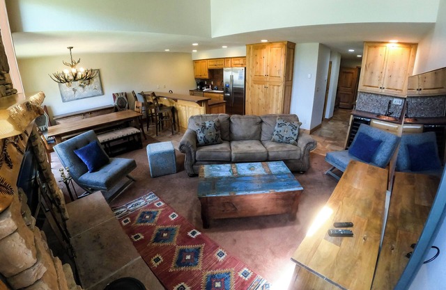 Amazing Mountain Views! 2 Miles North of Purgatory! Heated Pool !