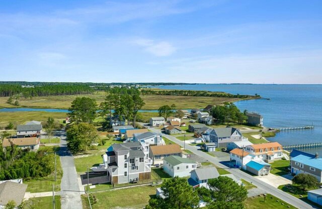 Amazing Oak Orchard 3 level single family home! Bring your boat and fishing pole. Only 30 minutes to Lewes and Rehoboth Beach.