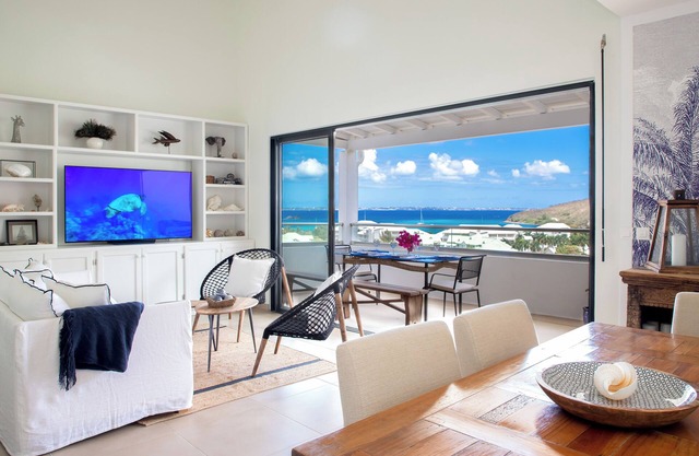 Amazing Ocean and Mountain Views in Anse Marcel Walk to beach & Village n5 Star!