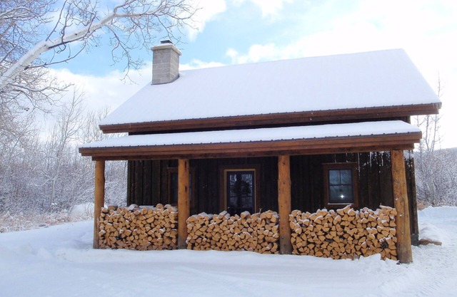 Amazing Rental Nestled in the Wildness But Close to Town