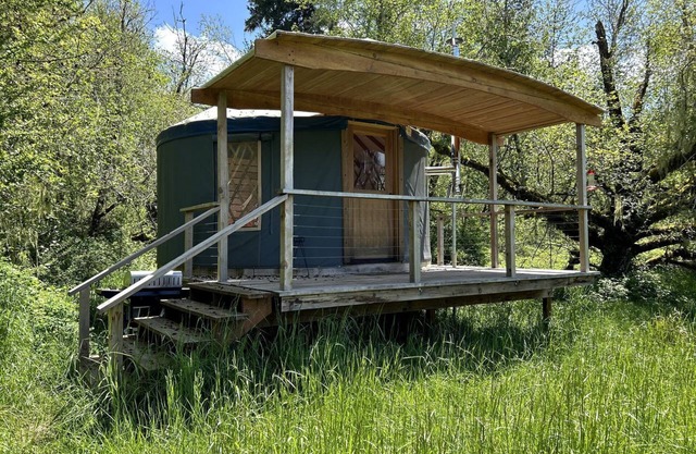 Amazing Romantic Yurt with Spectacular Landscape Views in Oregon