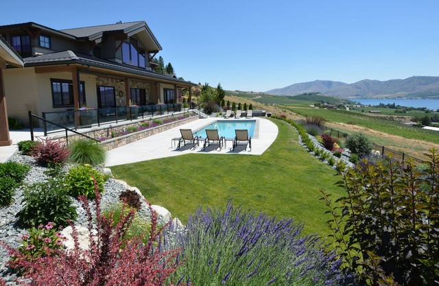 Amazing Secluded Manson Home with Stunning Views, Private Pool & Hot Tub