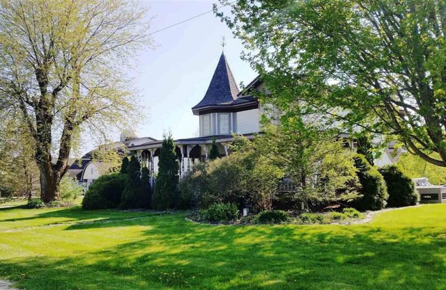 Amazing setting along the Kickapoo River on 100 Beautiful Acres!