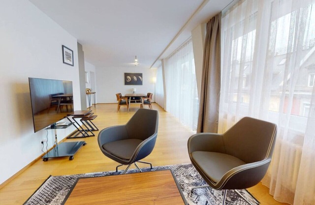 Amazing/sunny 2BR flat in the city center (West 6)