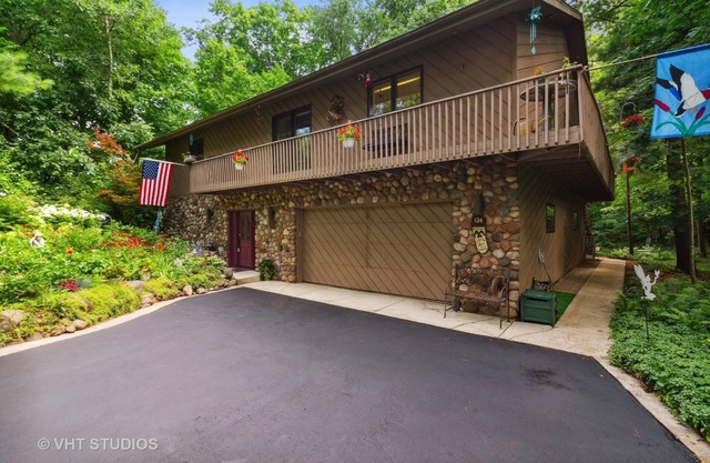 AMAZING LAKE GENEVA ABBEY SPRINGS HOME + HOT TUB + 2 GOLF CARTS!