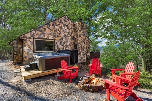 Amazing Views, Hot Tub, Fire Pit, Deck & Fireplace