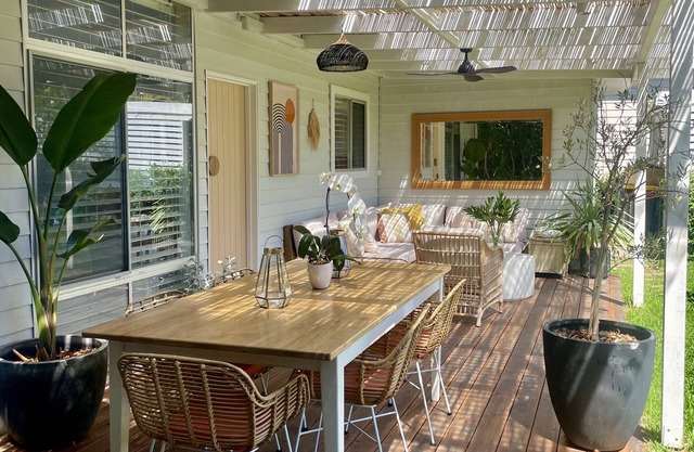 Amazing Views, Pool, Private Charming Beach Cottage