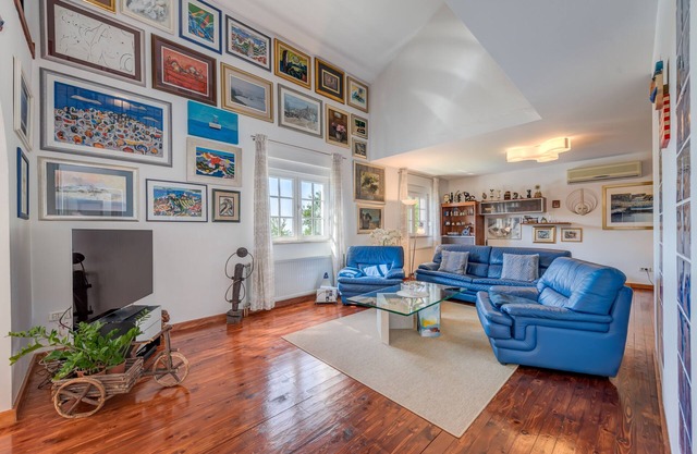 Amazing views, spacious garden