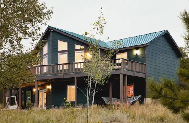 Amazing Views-Spacious 3BR, outdoor barrel sauna, dog friendly