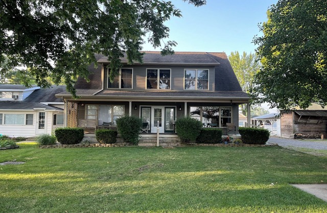 Amazing Waterfront Family Getaway with WiFi - on Orchard Island in Indian Lake