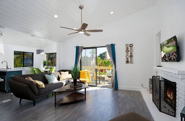 Amber Back · Stunning Beach Townhouse, newly remodeled