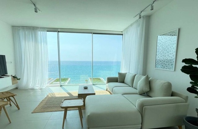 Amchit Bay Beach Residences 2BR Rooftop w/ Jaccuzi