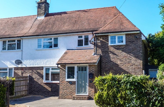 AMELIA COTTAGE, family friendly, character holiday cottage in Battle