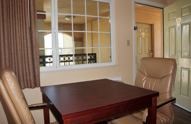 America's Deluxe Inn