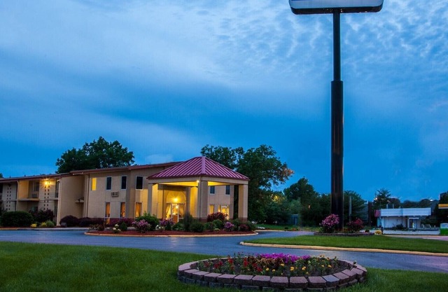 Amerihost Inn & Suites
