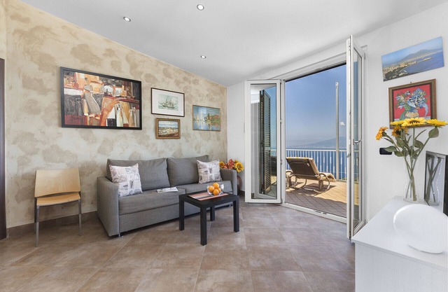 AMORE RENTALS - Casa Augusta B with Private Terrace, Barbecue and Sea View