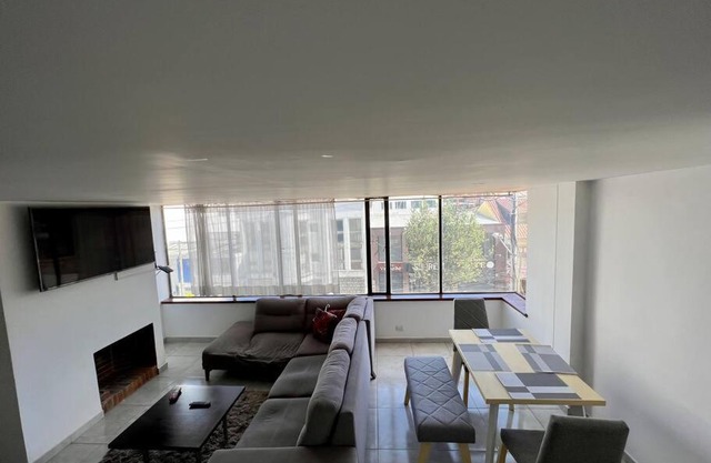 Amplio Apartamento cerca a la Zona T