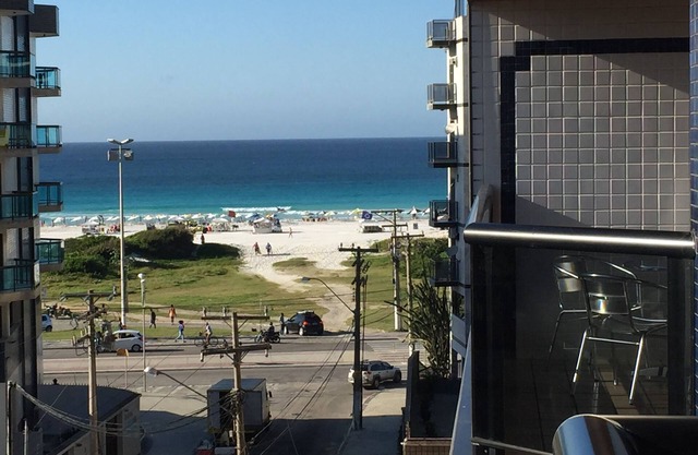 Amplo apartamento para 10 a 12 pessoas com vista para a Praia do Forte.