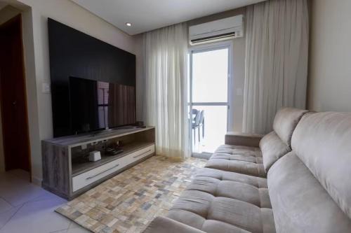 Amplo apto no Forte, Wifi, AR, na quadra da praia