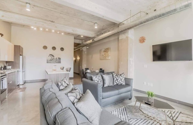 Amyfinehouse |Cozy 2BR Loft |Pool+Views+Wifi+Valet