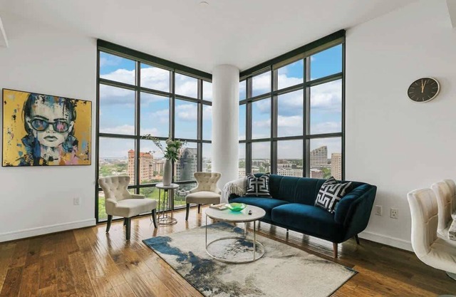 Amyfinehouse| Modern 2BR Apt |Pool+Views+Parking