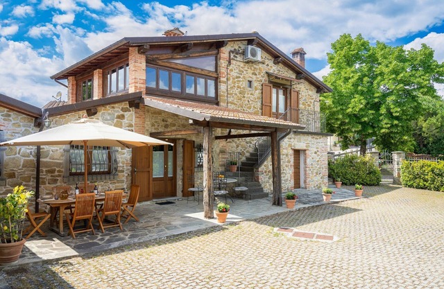 An authentic Tuscan stone house in an exellent location with amazing green views