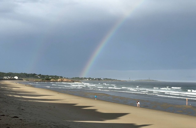An Autumn Beach retreat - steps from ocean, drive to apple picking, local farms!