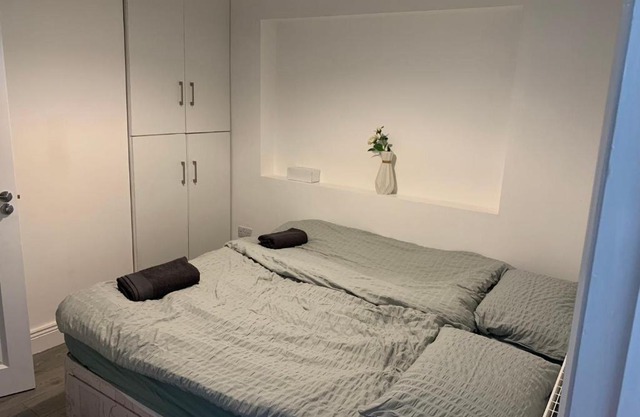 An en-suite room near the city
